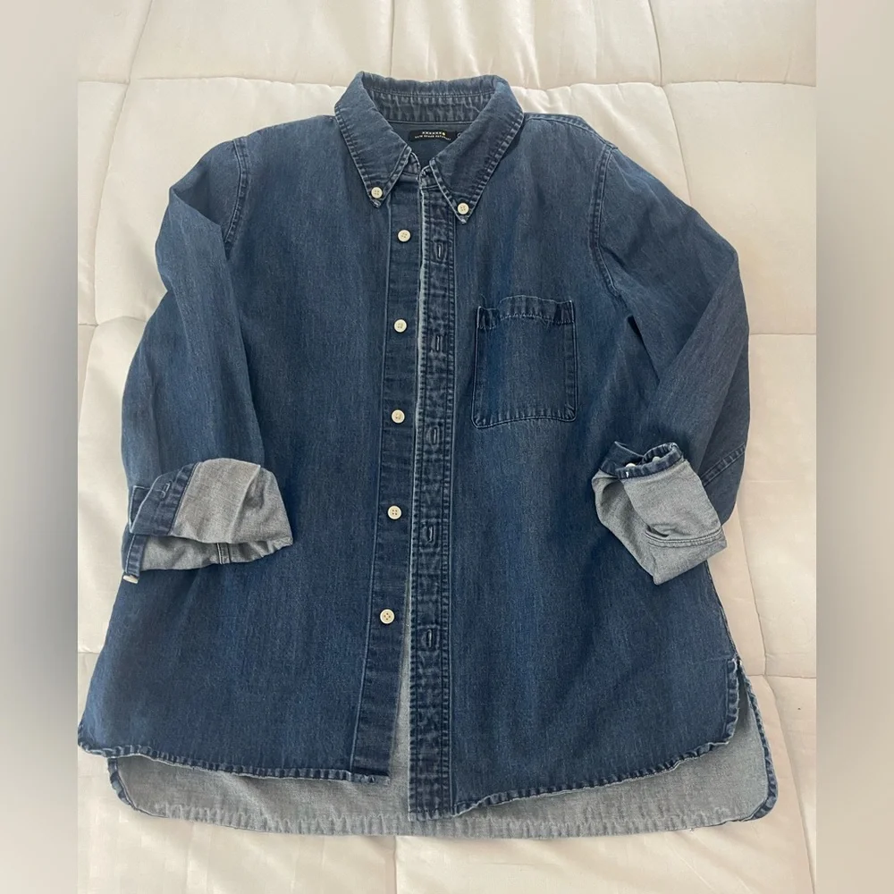 Kate Spade Casual Denim Button up Shirt. Size 6 - Picture 1 of 8